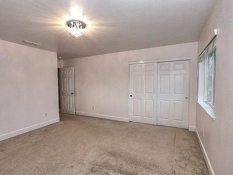 1366 Rawlings Ln — Photo 21
