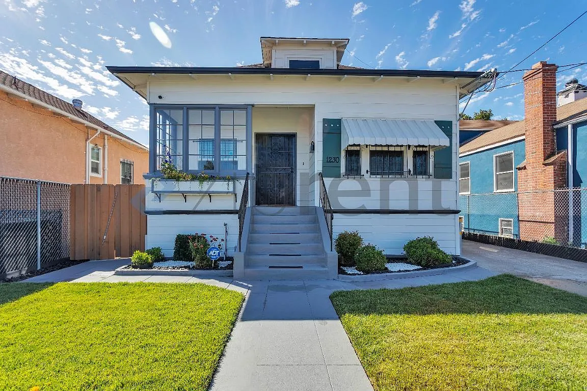 3 bed, 1202 sqft, $3,600 — Photo 1