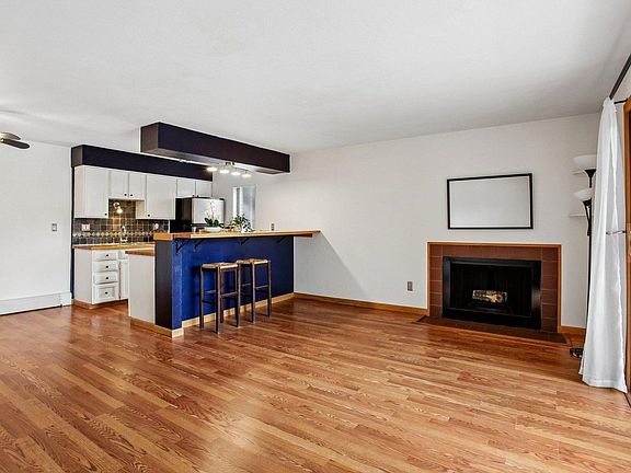 4th image of 695 Manhattan Dr #109
