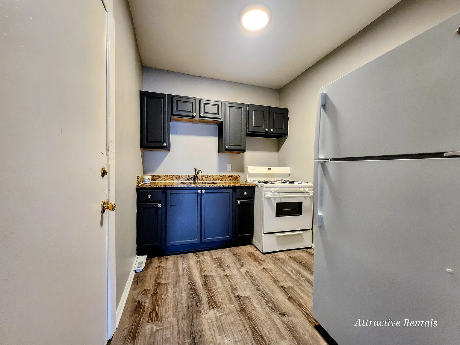 2 bed, 950 sqft, $1,400 — Photo 3