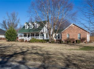 22578 Oakview Rd, Siloam Springs, AR 72761