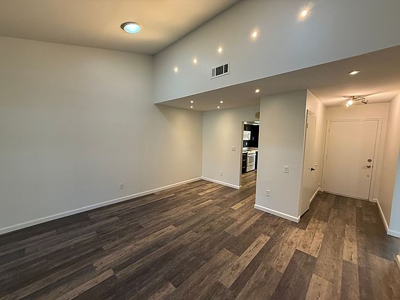 5th image of 7118 Village 7
