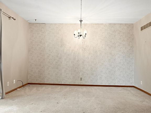 5th image of 4336 SE 25th St
