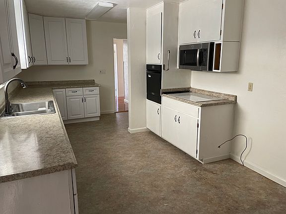 3rd image of 792 Londonderry Dr