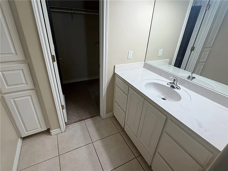 15210 Cruiser St #B — Photo 6