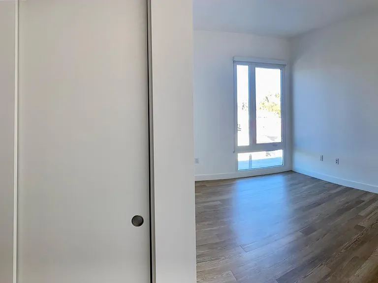 5300 W Adams Blvd #303 — Photo 12