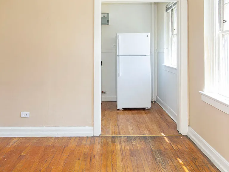 East Evans Apartments — Photo 31