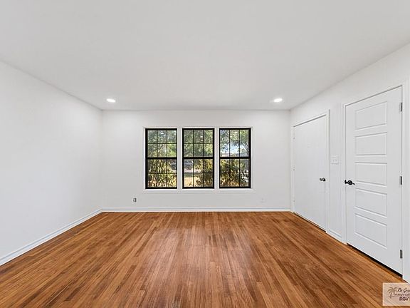4th image of 1805 E Van Buren Ave