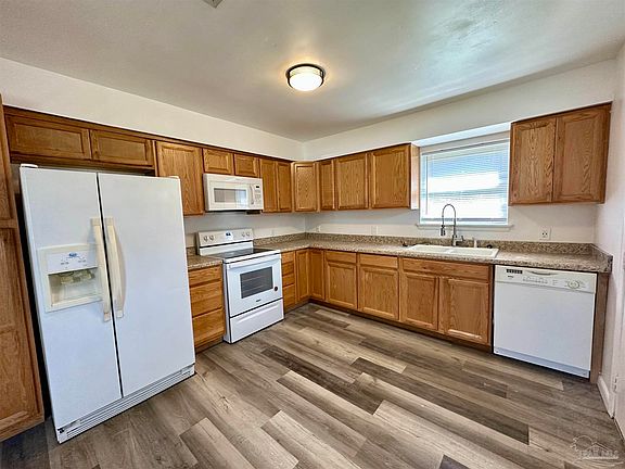 4th image of 2965 Christine St