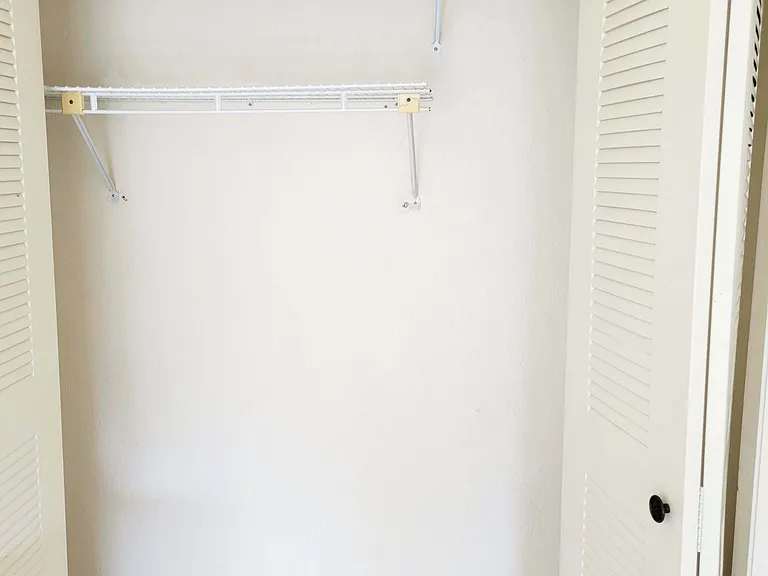 Bed 1 closet