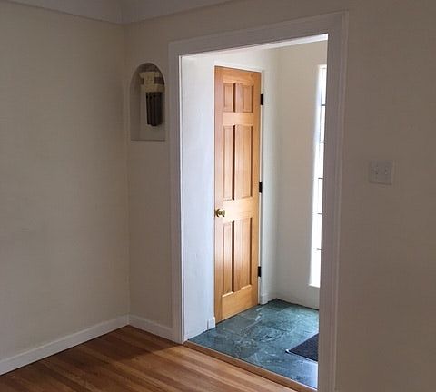 3rd image of 808 Montclaire Dr NE