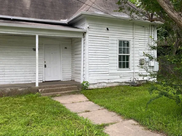 904 E College St, Terrell, TX 75160