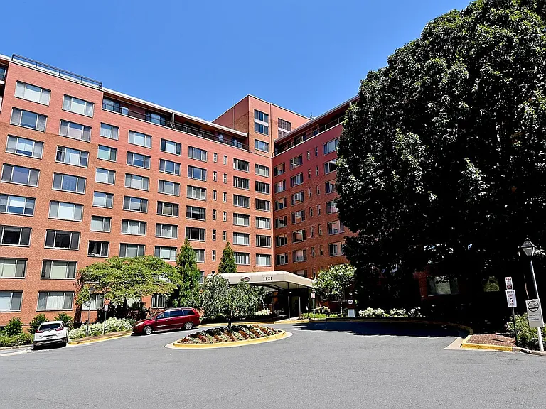 1121 Arlington Blvd #939 — Photo 4