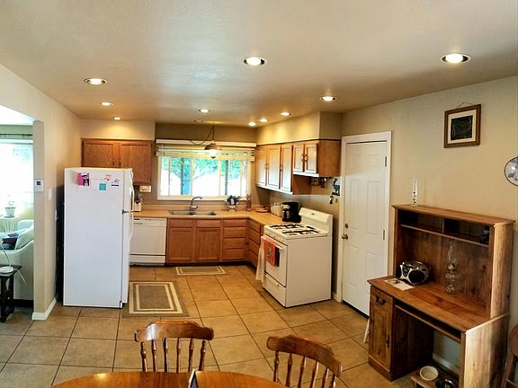 4th image of 2312 E 10th St