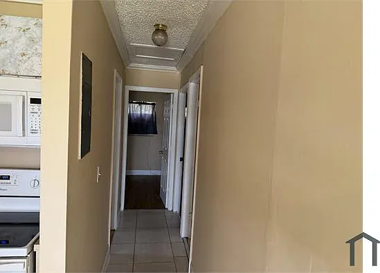 649 NW 19th St — Photo 2