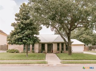 310 Woodridge Dr, Victoria, TX 77904