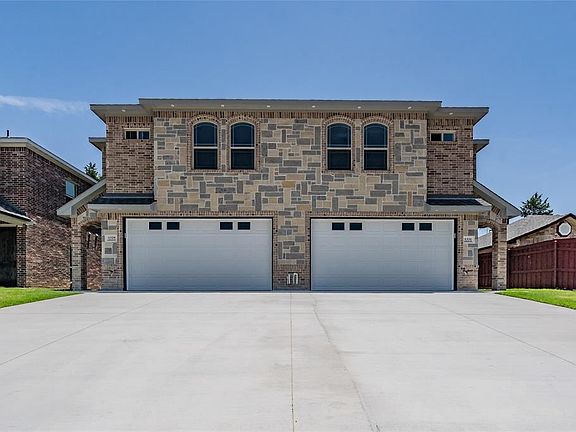 Adjecent hald duplex at 1331 Lakecrest is also available