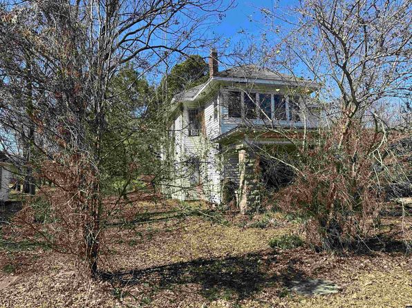 220 N 7th St, Obion, TN 38240