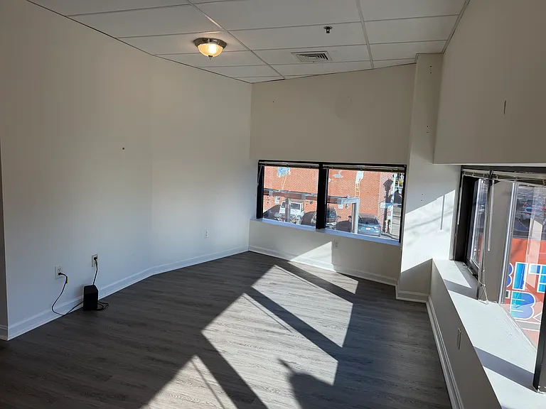 278-282 Derby St #6 — Photo 12