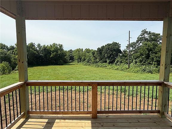 3rd image of 1070 Fir Ln