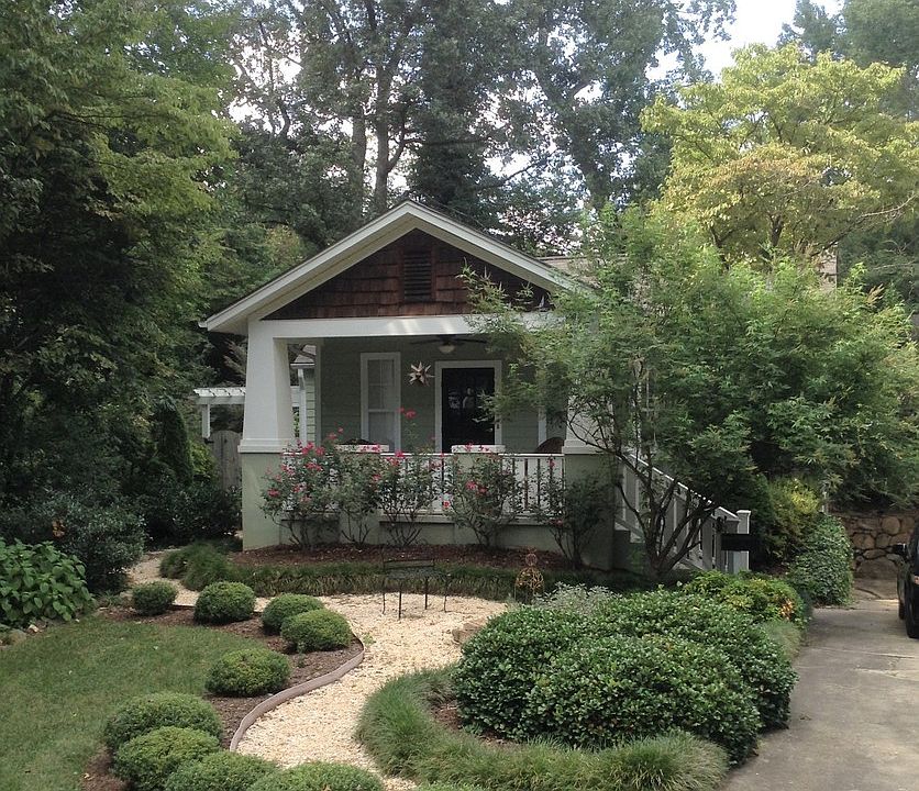 1st image of 2461 Lyndhurst Ave