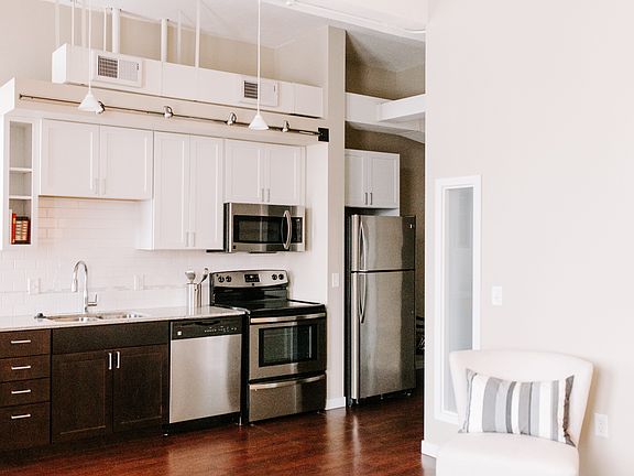 5th image of 430 Oak Grove St #2673200