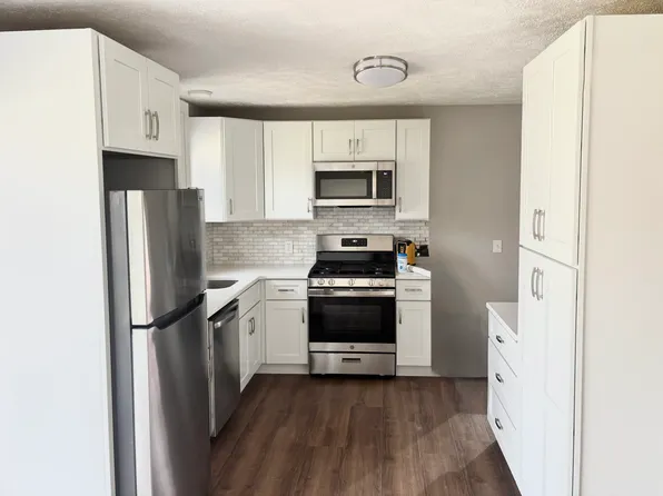 8215 Green Dr, Garfield Heights, OH 44125