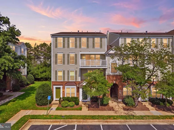 21833 Baldwin Sq Unit 300, Sterling, VA 20164