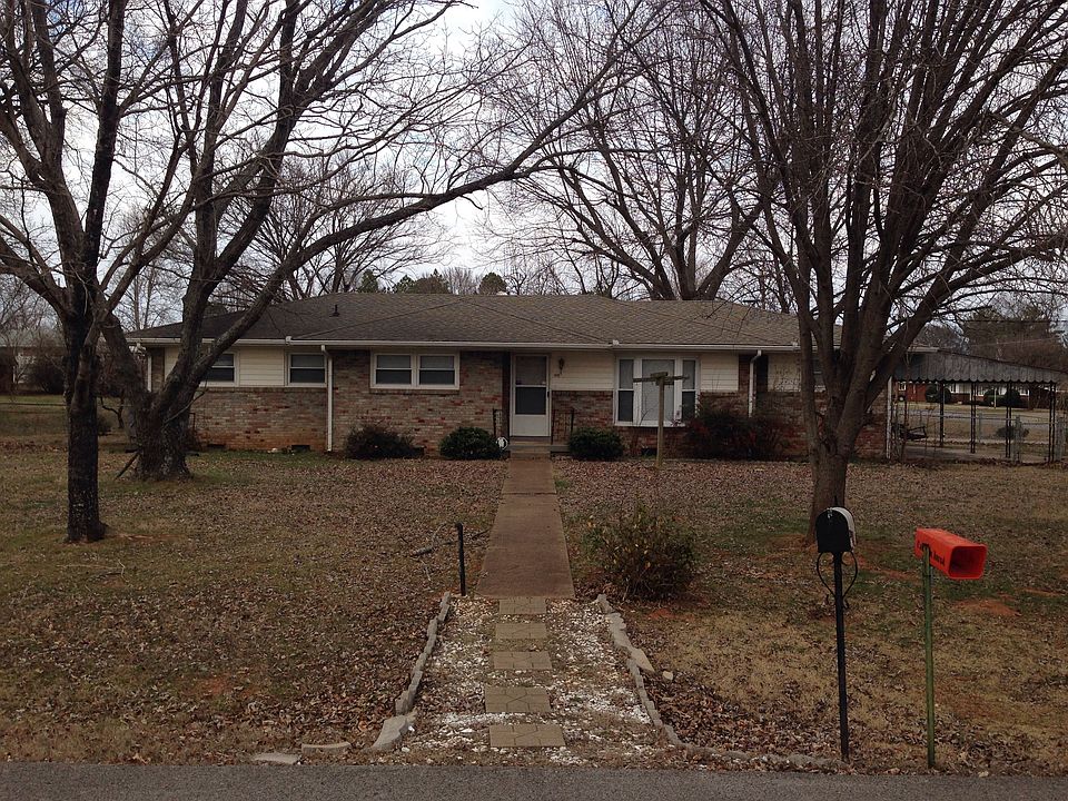 1st image of 108 Hickory Pl