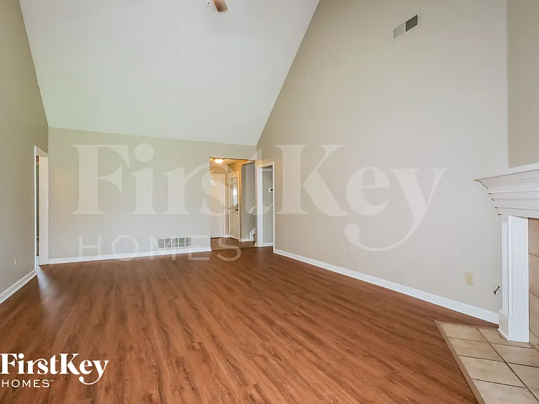 9344 Helmsley Dr — Photo 3
