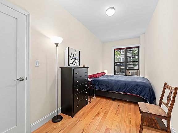 4th image of 30 W 70th St APT 1A