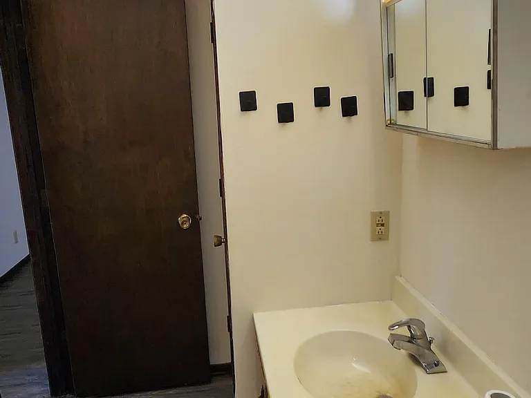4929 Hampshire Close #4 — Photo 9