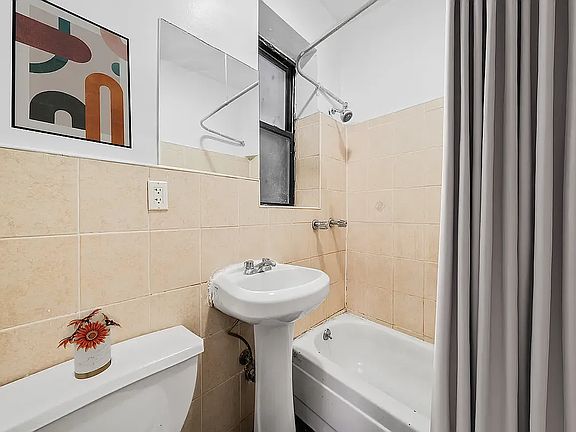 4th image of 205 W 109th St APT 2R