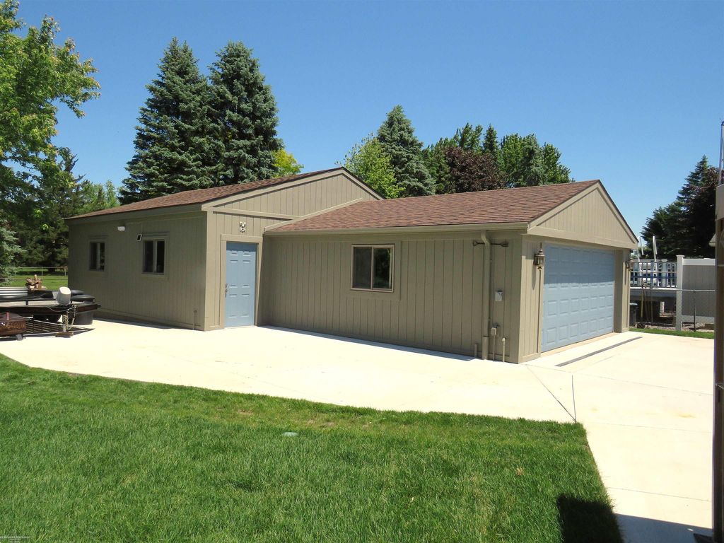 19231 Cooper St, Clinton Township, MI - View 4