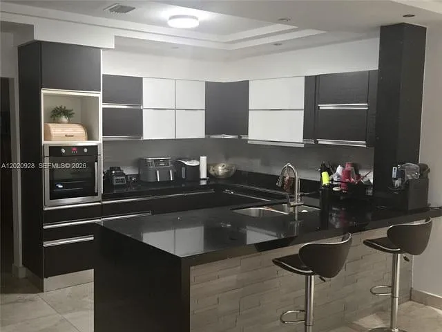 3 bed, 2.5 bath, 2226 sqft, $4,300 — Photo 2