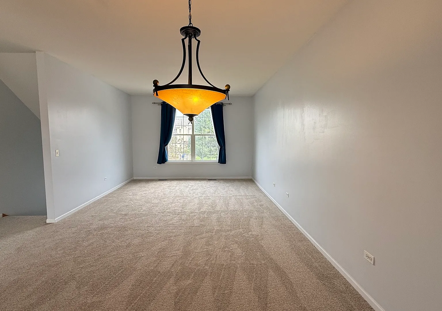 2 bed, 1.5 bath, 1568 sqft, $2,200 — Photo 2