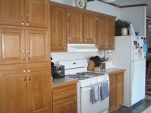 5th image of 55 Robinson Dr