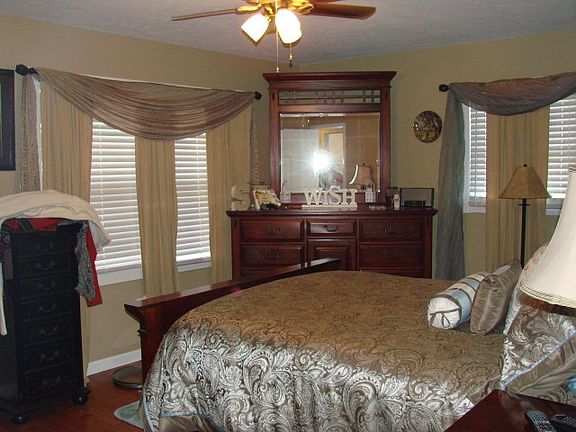 5th image of 18300 Eden Ln