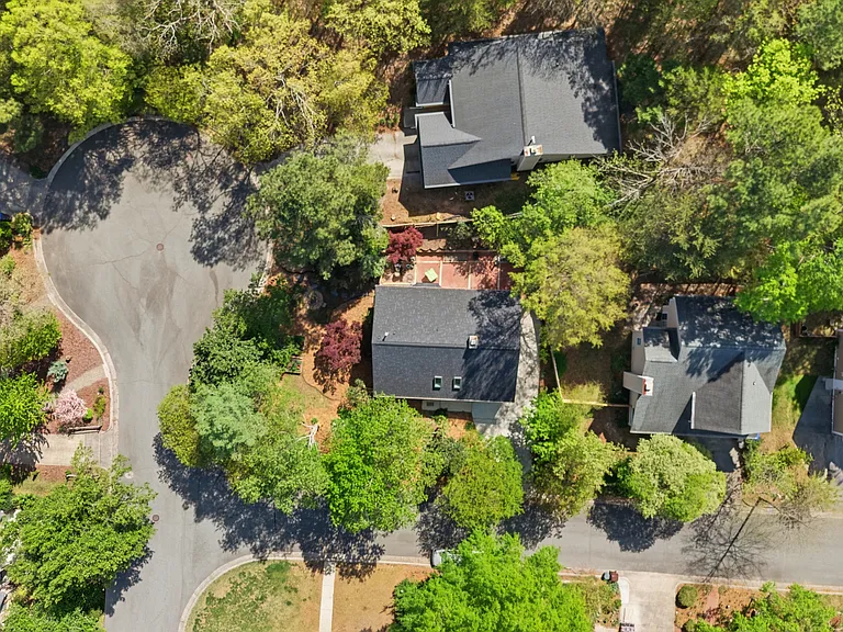 206 Covington Dr — Photo 36