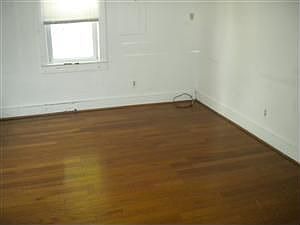 2nd image of 207 Queen St