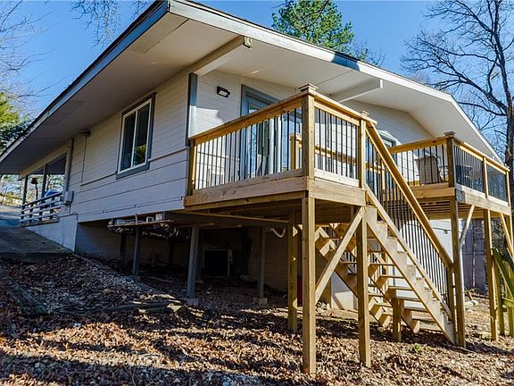 3rd image of 11 Arnold Ln