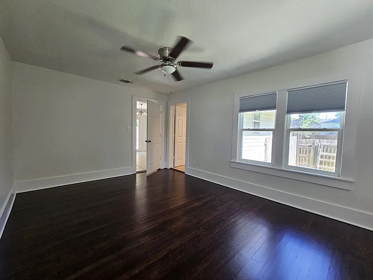 806 W Spring St — Photo 13