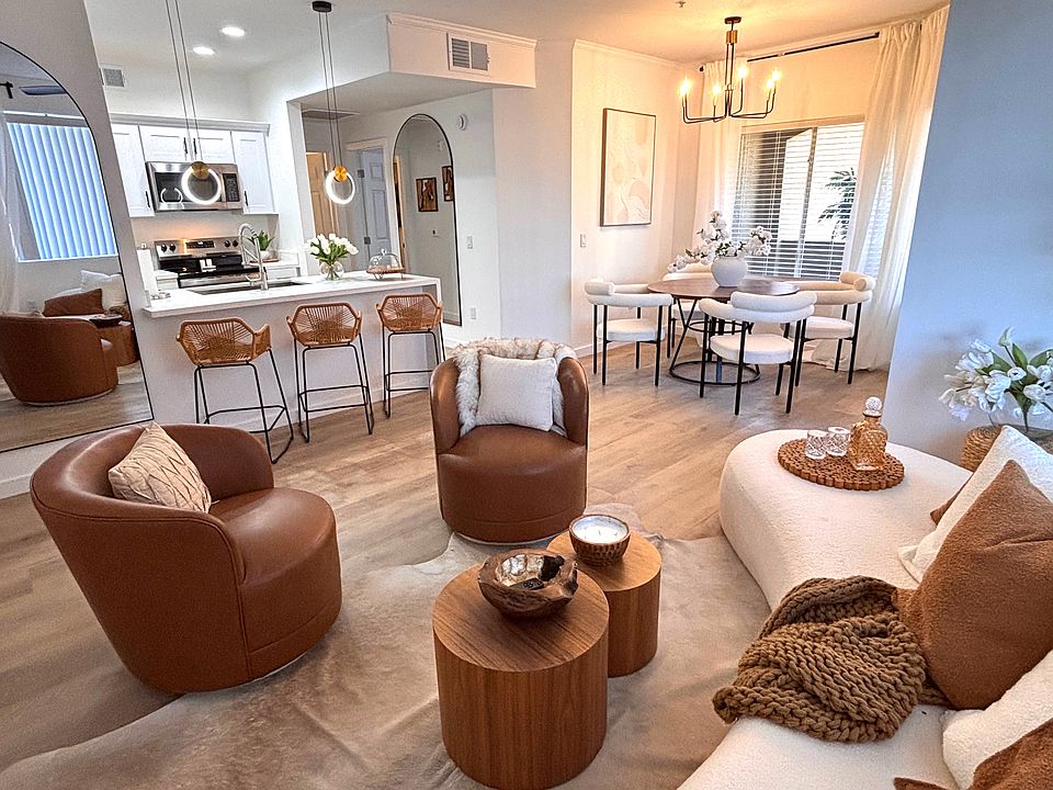 Gorgeously decorated 1 bedroom, 1 bath with full kitchen, dining area, living room with fireplace and 55" TV