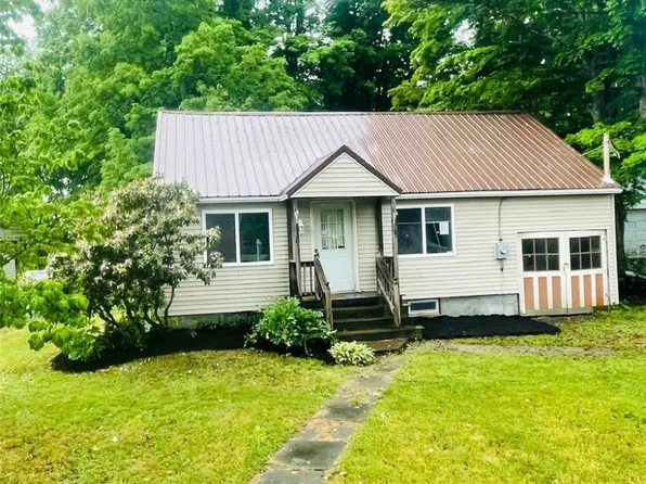 32 Greenlawn Ave, Bainbridge, NY 13733