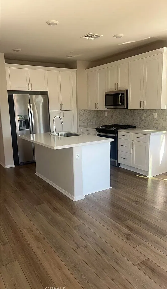 2 bed, 2.5 bath, 1215 sqft, $3,500 — Photo 3
