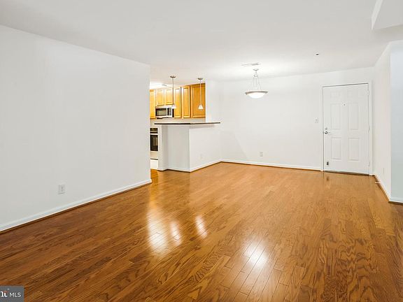 4th image of 3178 Summit Square Dr Unit 3-A9