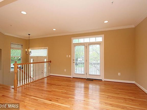 5th image of 524 Longhorn Cres