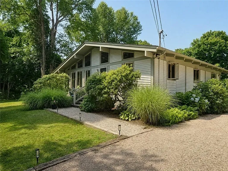 35 Sunset Ave — Photo 3