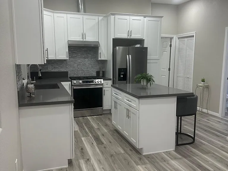 1710 Golden Way #B — Photo 11