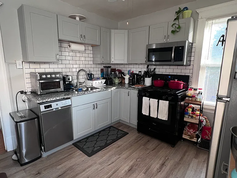 144 N Main St — Photo 3